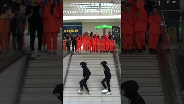 Shuffle on the Stairs Ne Neon Mode ?? смотреть онлайн