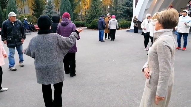 Натали Танцы в парке Горького Харьков Октябрь 2021 смотреть онлайн