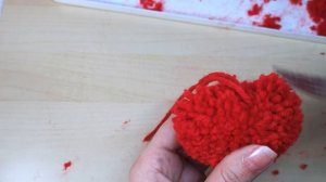 Идея подарка. Сердце из пряжи (помпона)без вязания. Брелок сердце из пряжи на день св. Валентина 30