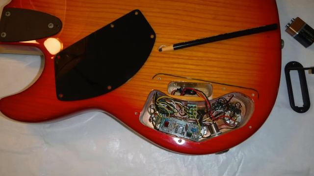 Battery Access Door for Electric Bass Guitar смотреть онлайн