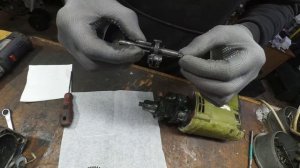 Перфоратор Eltos (bosch 2-26 DFR) двигатель работает  , но патрон не крутит.