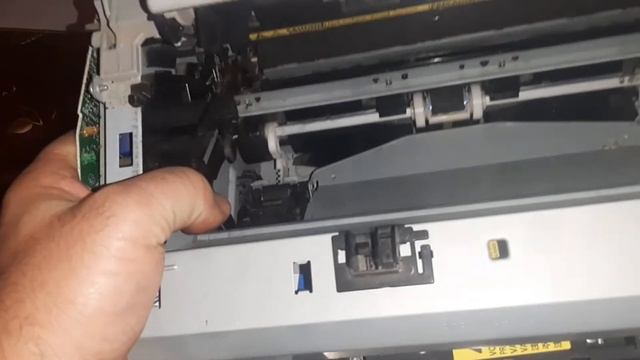 Принтер HP LJ P1102 треск при включении. смотреть онлайн