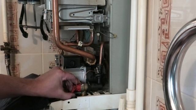 Газовый котёл Vaillant Почему нет напора при производстве горячей воды ГВС смотреть онлайн
