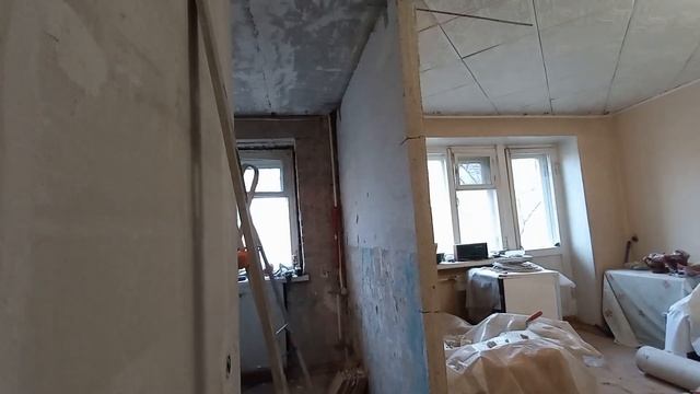 Как выровнять гипсолитовую стену весом 600 кг в одну каску. смотреть онлайн