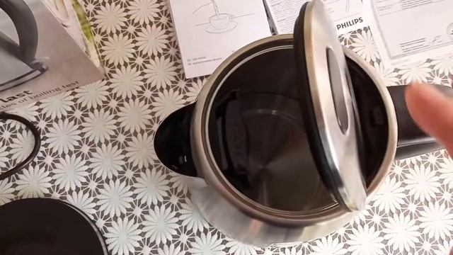 Распаковка — Электрочайник Philips HD9327/10 смотреть онлайн
