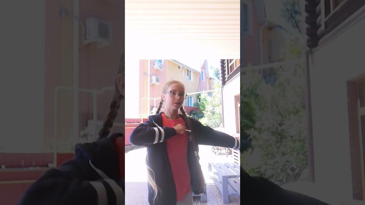 почему фон белый? смотреть онлайн