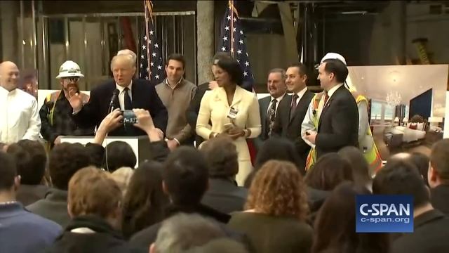 Donald Trump conducts impromptu job interview during press conference (C-SPAN) смотреть онлайн