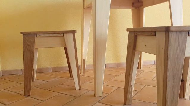 Столик для фруктов и кофе в саду. смотреть онлайн