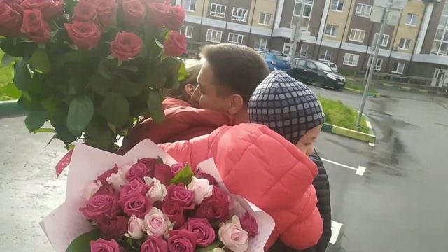ПОДАРИЛ МАШИНУ ЖЕНА В ШОКЕ ОТ ПОДАРКА смотреть онлайн