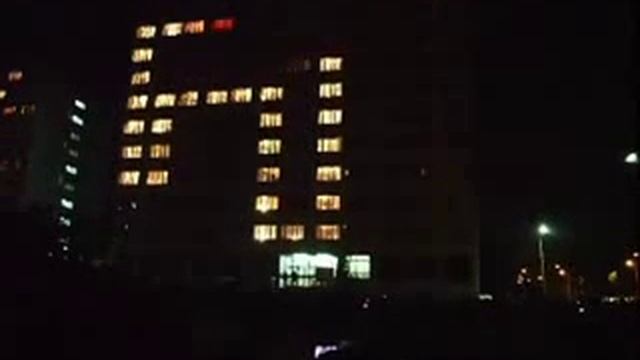 игра "змейка" на здании смотреть онлайн