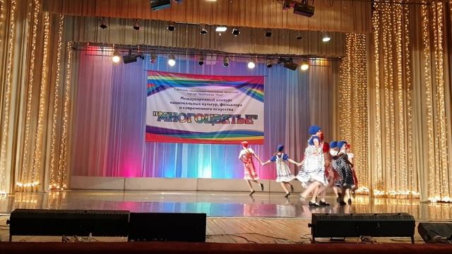 Студия танца "Первоцвет" Русский пляс "Стряпухи" смотреть онлайн