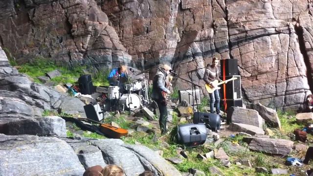 Jenny Hval - I Got No Strings, Live @ Træna смотреть онлайн