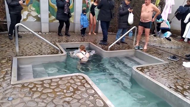 Ice Hole Bathing |Girls,men Bathe Winter In Ice Water! Epiphany Bathing! Крещенские купания 2023! №