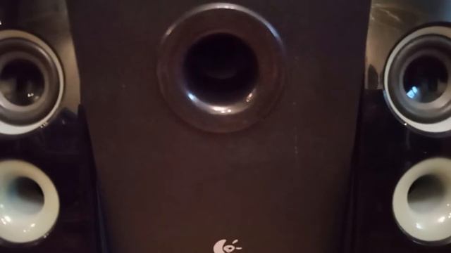 Видео обзор активных колонок 2.1 Logitech Z323 смотреть онлайн