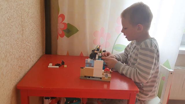 Играем в построенный мини город LEGO смотреть онлайн