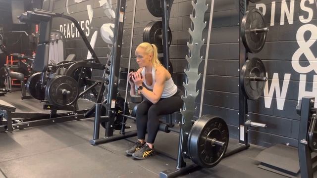 Smith Machine Sissy Squat смотреть онлайн