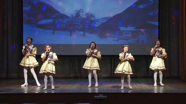 Ансамбль эстрадной песни "Радужка" - Я живу в России смотреть онлайн