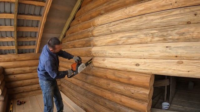 БАНЬКА. Торцовка бревен. Выпилил проемы под окна и дверь.