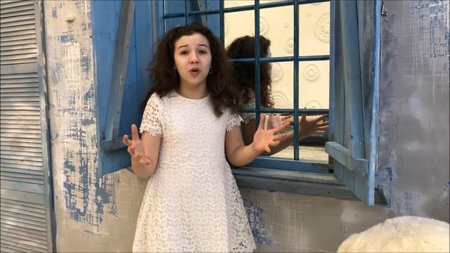 Страна читающая — Ульяна Федоринина читает произведение «Послушайте!» В. В. Маяковского смотреть онлайн