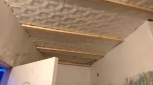 ПОТОЛОК В ПРИХОЖЕЙ ИЗ ПВХ ПАНЕЛЕЙ