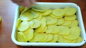 Вкуснейший  картофель с курицей. Запеченный в духовке  под сыром .