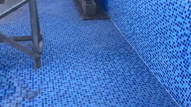 Бассейн уличный перезимовал, открыл откатную крышу. смотреть онлайн