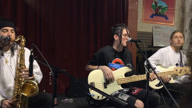 Chase Atlantic - Thinking About You Cover 2/17/18 смотреть онлайн