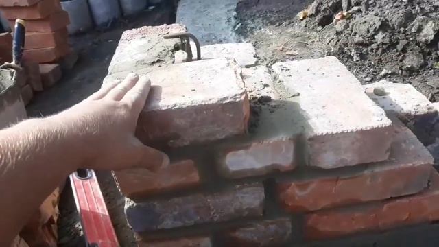 лучшее место для отдыха в саду,скамейка вокруг дерева. смотреть онлайн