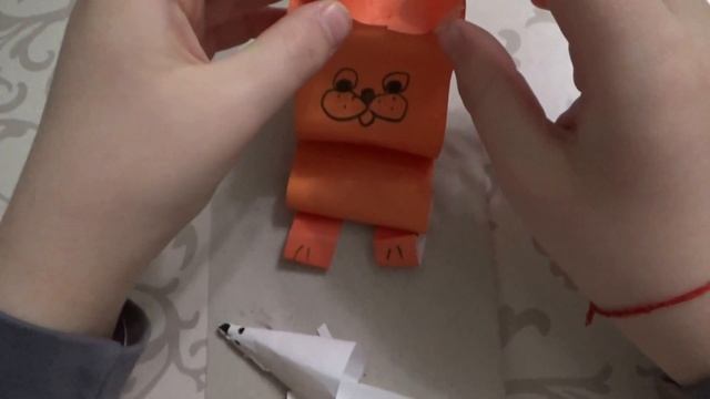 Идеи для творчества из цветной бумаги. Наши бумажные поделки: ЛЯГУШКА, КУРИЦА, УЛИТКА И КОТ С МЫШКО смотреть онлайн