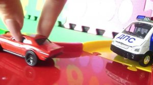 Видео для детей. Опасные игры на дороге и полицейский эвакуатор