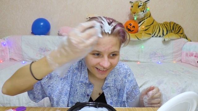 Крашу волосы дома в РЫЖИЙ делаю веснушки Я ТЕПЕРЬ РЫЖАЯ ??? смотреть онлайн