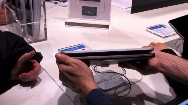 MWC 2011 - Galaxy Tab 10.1 vs Apple iPad [iphonia.it] смотреть онлайн