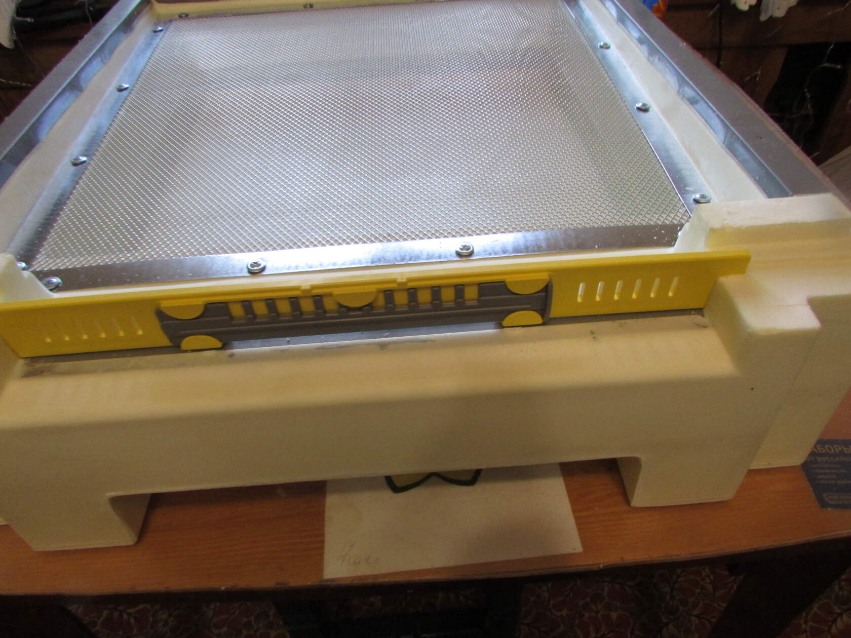 дно улья BienenHaus на 10 рамок - как шпаклюю, как крашу, как закрепляю лоток чтобы не было щели.