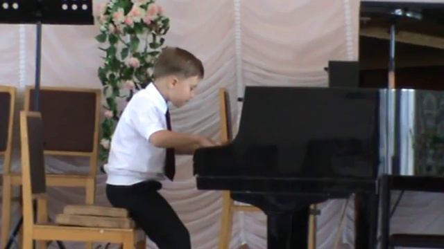 Чайковский "Игра в лошадки". Класс фортепиано - 7лет. смотреть онлайн