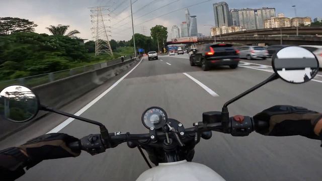 Great...but it needs a smaller engine | Royal Enfield Hunter 350 (2023) смотреть онлайн