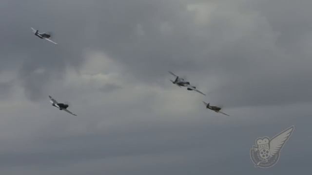 Mosquito and three fighters in formation смотреть онлайн