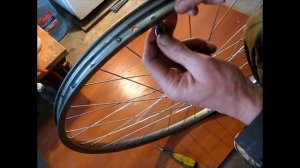 Как набрать спицы на колесе в 3 креста