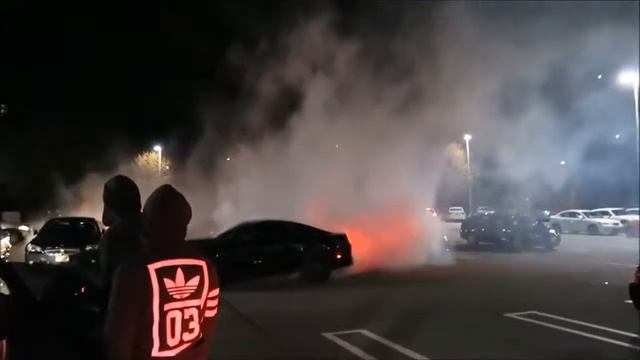 пацанские тачки в Америке порвал колесо на мустанге смотреть онлайн