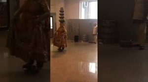 Индианка танцует | Индийская ярмарка