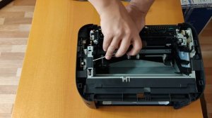 Снятие и установка левой крышки принтера Canon i-SENSYS LBP6000 6018 6020 6030 6040