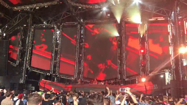 Ultra Music Festival 2017- Carl Cox b2b Nic Fanciulli Day 2 смотреть онлайн