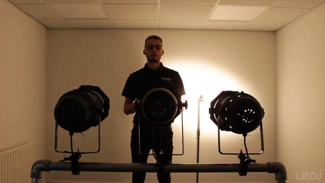LEDJ Stage Par CZ 100 3000K vs 500W/1000W Halogen Par смотреть онлайн