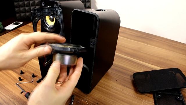 Look inside Creative GigaWorks T20 - what's inside ? смотреть онлайн