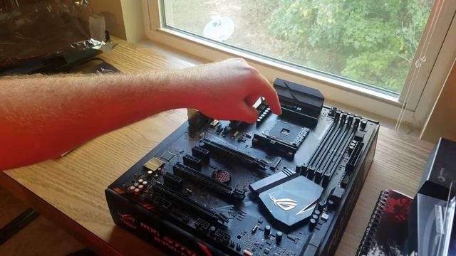 Motherboard Unboxing: Asus ROG Strix B350 смотреть онлайн