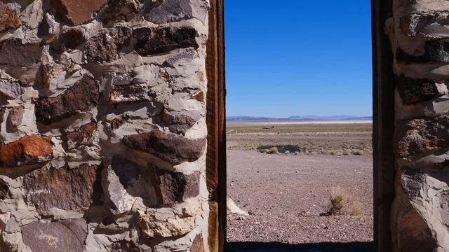 The Ghost Town of Bonnie Clare, Nevada - Gunfights, Train Wrecks, and Gold смотреть онлайн