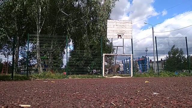 Пробую закручивать мяч смотреть онлайн