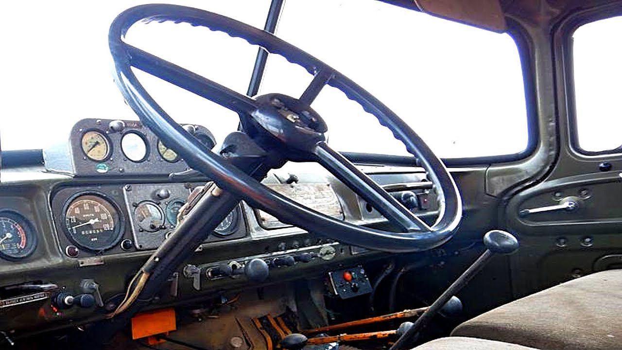 Этот ЗИЛ не такой как все, у него под капотом НЕТ двигателя, он расположен за кабиной смотреть онлайн