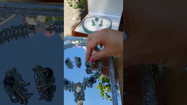 Комплект с изумрудом Зелные цветы смотреть онлайн
