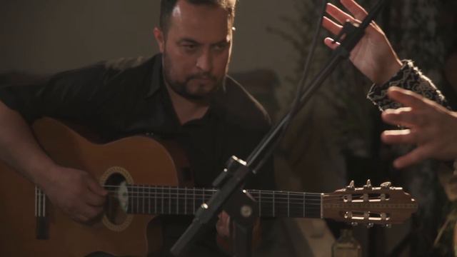 Valentina Gonzalez - Un Poco Mas смотреть онлайн