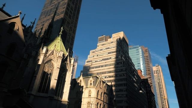 NEW YORK CITY 2019: MANHATTAN STREETS FULL OF CHRISTMAS DECORATIONS! [4K] смотреть онлайн